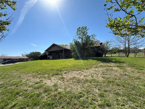 Exterior - 913 E Cedar Ave, Comanche, TX 76442 photo 8 of 12
