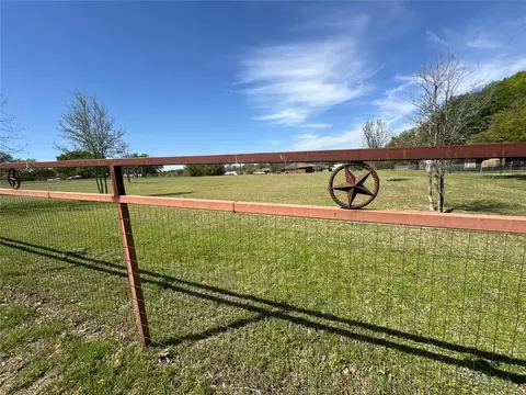Other - 913 E Cedar Ave, Comanche, TX 76442 photo 1 of 4