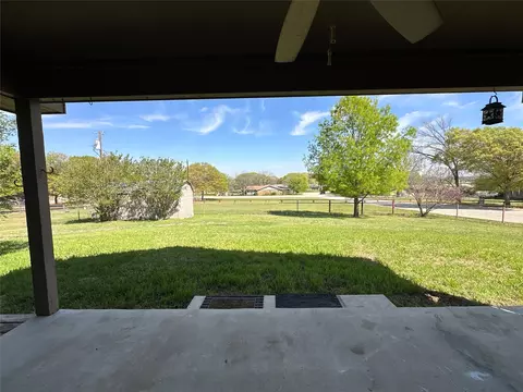 Exterior - 913 E Cedar Ave, Comanche, TX 76442 photo 11 of 12