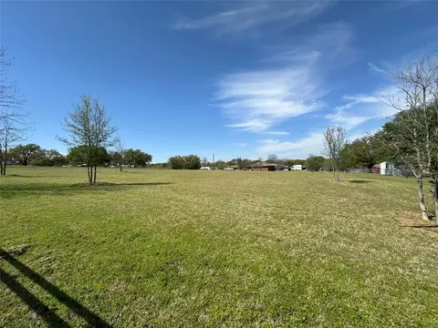 Exterior - 913 E Cedar Ave, Comanche, TX 76442 photo 6 of 12