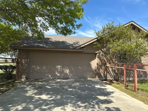 Exterior - 913 E Cedar Ave, Comanche, TX 76442 photo 5 of 12