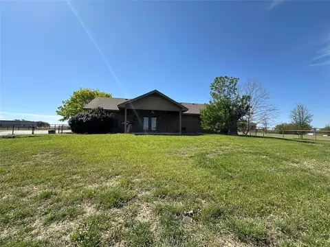 Exterior - 913 E Cedar Ave, Comanche, TX 76442 photo 9 of 12