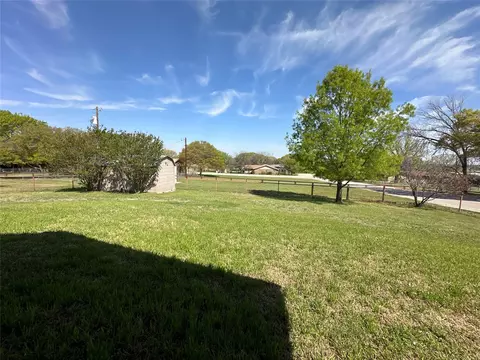 Exterior - 913 E Cedar Ave, Comanche, TX 76442 photo 12 of 12