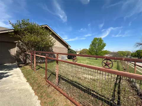 Exterior - 913 E Cedar Ave, Comanche, TX 76442 photo 3 of 12
