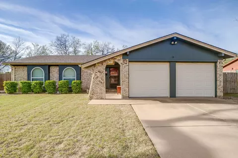521 Nathan St, Burleson, TX 76028
