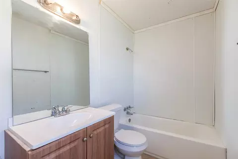 Bath - 509 Scott St, Tye, TX 79563 photo 2 of 2