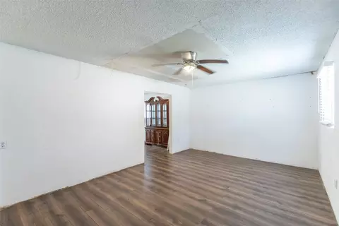 Living - 509 Scott St, Tye, TX 79563 photo 3 of 6