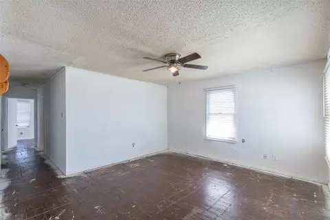 Living - 509 Scott St, Tye, TX 79563 photo 4 of 6