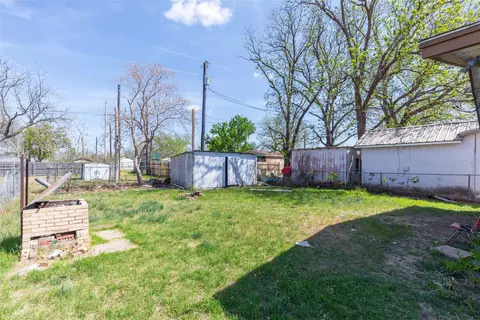 Exterior - 509 Scott St, Tye, TX 79563 photo 3 of 4