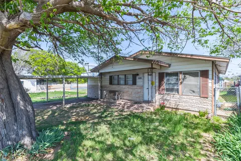 Exterior - 509 Scott St, Tye, TX 79563 photo 2 of 4