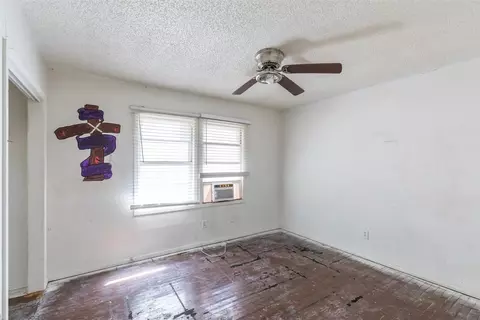 Bedroom - 509 Scott St, Tye, TX 79563 photo 1 of 6