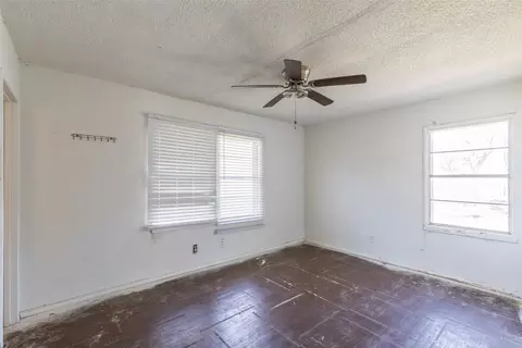Bedroom - 509 Scott St, Tye, TX 79563 photo 3 of 6