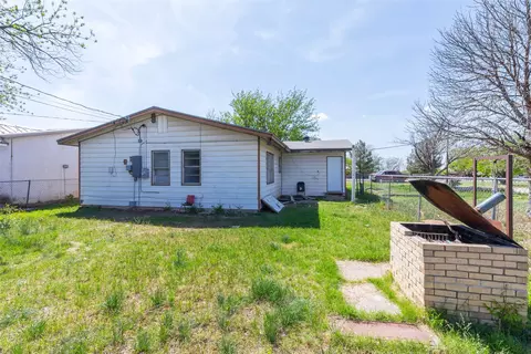 Exterior - 509 Scott St, Tye, TX 79563 photo 4 of 4
