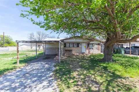 509 Scott St, Tye, TX 79563