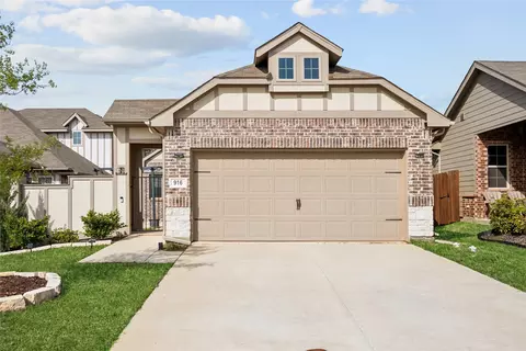 916 Crockett St, Aubrey, TX 76227