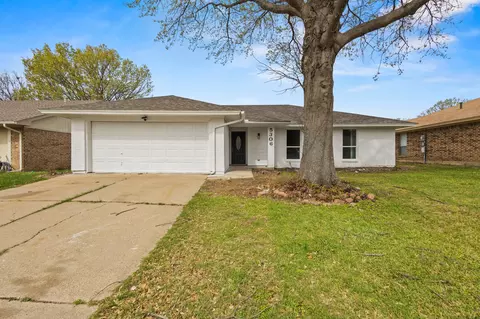 5306 Tamarack Ct, Arlington, TX 76018