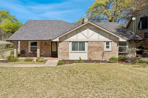 7704 Skylake Dr, Fort Worth, TX 76179