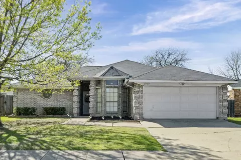 6712 Running Creek Dr, Arlington, TX 76001