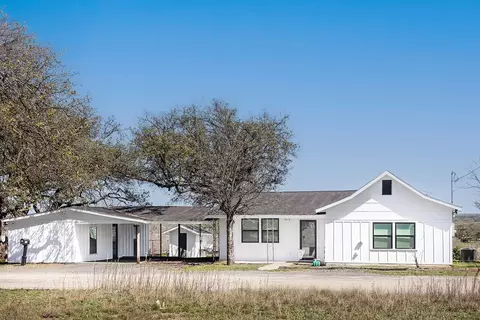 1815 S Oak St, Brady, TX 76825