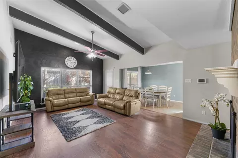 2127 Holt Rd, Arlington, TX 76006