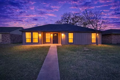 257 Prairie Vista Dr, Dallas, TX 75217
