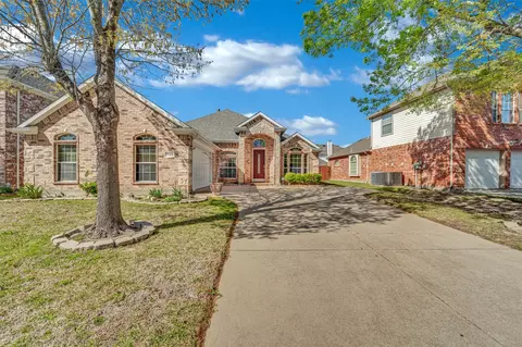 2720 Eastland Dr, Grand Prairie, TX 75052