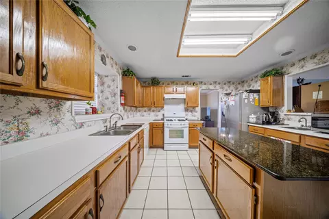 Kitchen - 736 Whitewing Dr, Mesquite, TX 75150 photo 4 of 4