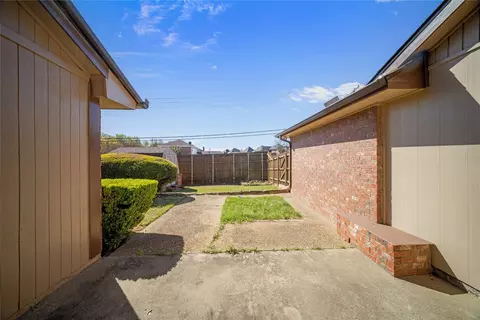 Exterior - 736 Whitewing Dr, Mesquite, TX 75150 photo 3 of 4