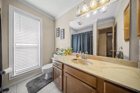 Bath - 736 Whitewing Dr, Mesquite, TX 75150 photo 2 of 2