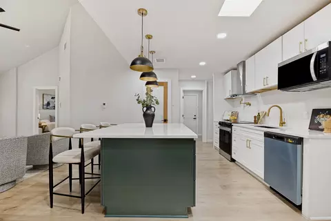 2102 Avignon Dr, Carrollton, TX 75007