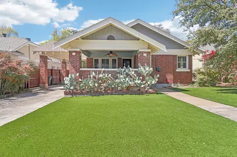 1406 Clover Ln, Fort Worth, TX 76107