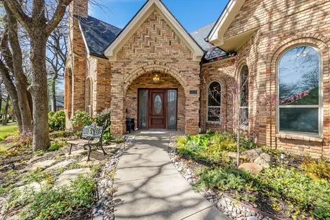 3917 Laurel Ln, Bedford, TX 76021