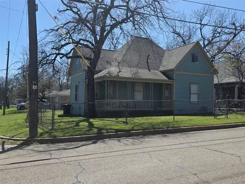 401 W Wilson St, Cleburne, TX 76033