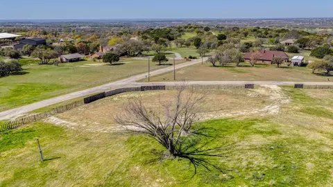 100 Stoneridge Trl, Weatherford, TX 76087