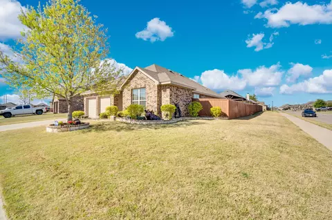 211 Hitt St, Waxahachie, TX 75165