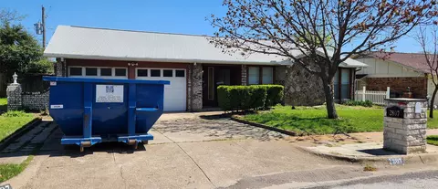 2807 Wildplum Dr, Arlington, TX 76015