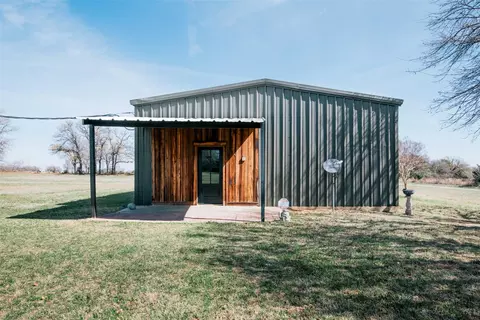 8751 Fm 677 N, Saint Jo, TX 76265