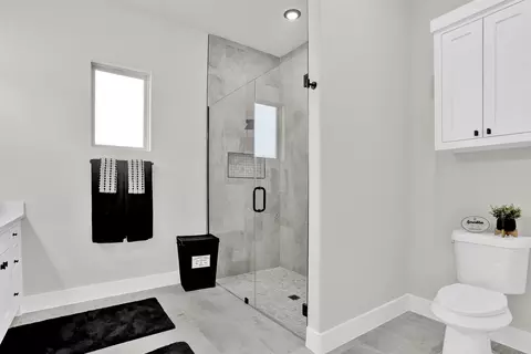 Bath - 7637 County Road 1052, Celeste, TX 75423 photo 8 of 10