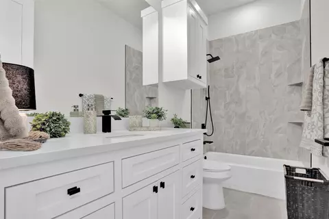 Bath - 7637 County Road 1052, Celeste, TX 75423 photo 7 of 10