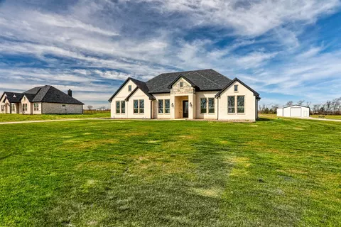 Exterior - 7637 County Road 1052, Celeste, TX 75423 photo 3 of 6