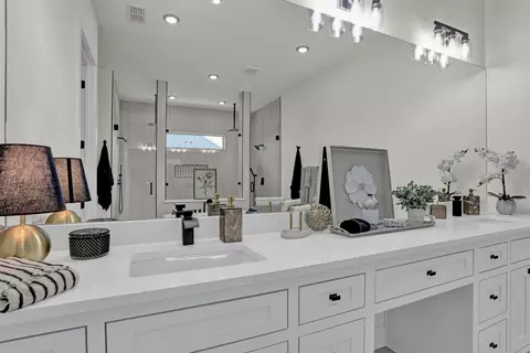 Bath - 7637 County Road 1052, Celeste, TX 75423 photo 2 of 10