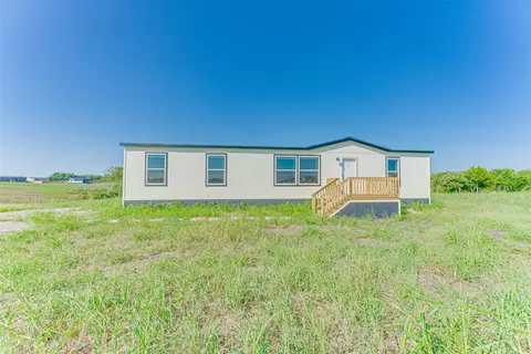 3040 Sitting Bull Ln, Ferris, TX 75125