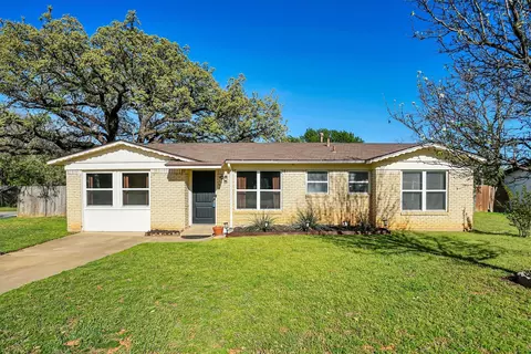 412 Fleming Dr, Hurst, TX 76053