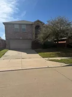 801 Lark Dr, Aubrey, TX 76227
