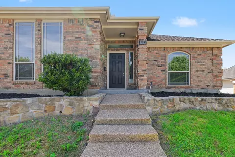 Exterior - 3233 David Dr, Hurst, TX 76054 photo 2 of 7