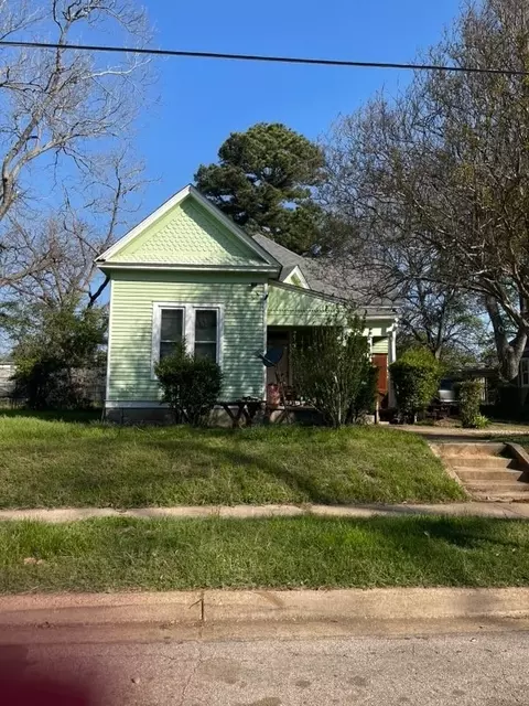 311 W Green St, Palestine, TX 75801