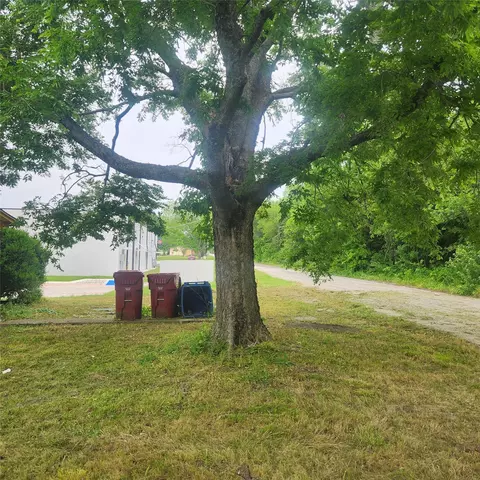 520 Locust St, Farmersville, TX 75442