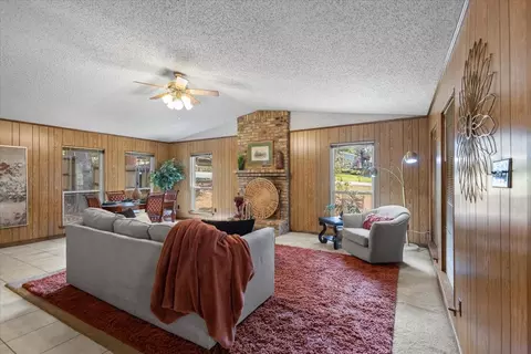 207 Grass Knoll Dr, Hideaway, TX 75771