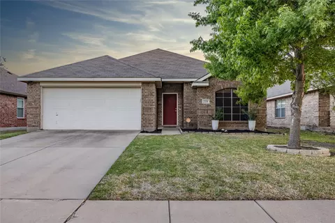 218 Rawhide St, Waxahachie, TX 75165