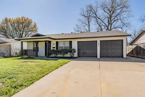 621 N Briery Rd, Irving, TX 75061